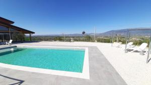 Agriturismo Incanto della Natura内部或周边的泳池