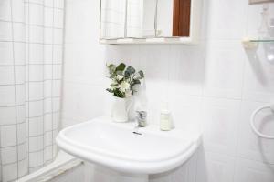 A bathroom at Apartamento Sol-Muxía Még 27 kép