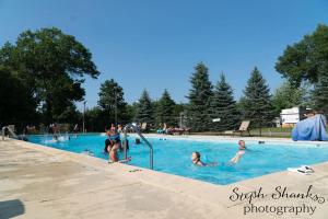 Swimming pool sa o malapit sa Bonanza Camping Resort