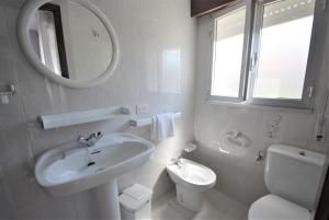 Koupelna v ubytování Apartamentos de playa en un entorno rural