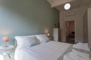 a bedroom with a large white bed with pillows at Appartamento Casa Nina in San Miniato