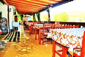 A restaurant or other place to eat at Zeybek 1 Pension