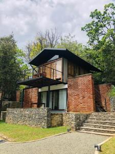 a brick building with a balcony on top of it at Sennya Resorts in Belihuloya