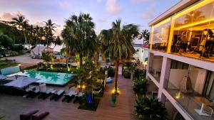 Басейн в Hotel Le Duc de Praslin або поблизу