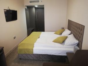 Postel nebo postele na pokoji v ubytování Hotel Ponti