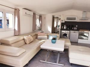 Η κουζίνα ή μικρή κουζίνα στο Villa les 2 Oliviers +23 φωτογραφίες