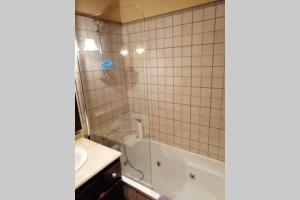 a bathroom with a tub and a sink at Espectacular ático duplex en Isil in Isil