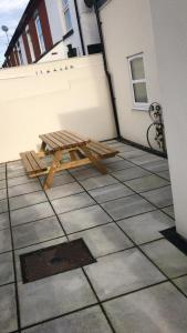 Un patio sau altă zonă în aer liber la Contractor friendly from 'TOBS Norwich'