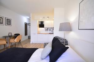 Kuchyňa alebo kuchynka v ubytovaní Apartamenty Bryza-Matejki 1B-Parking