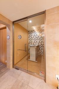 A bathroom at GOLD STAY Nagoya Sakae ゴールドステイ名古屋栄
