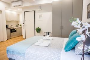 Posteľ alebo postele v izbe v ubytovaní A25 Pristine & Sunny flat with balcony at downtown Athens
