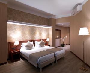 Łóżko lub łóżka w pokoju w obiekcie Windsor Hotel Milano