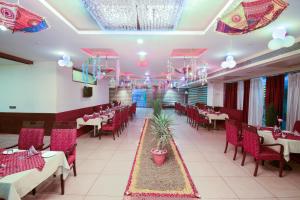 Restoran ili neka druga zalogajnica u objektu Collection O 2521 Hotel The Vinayak