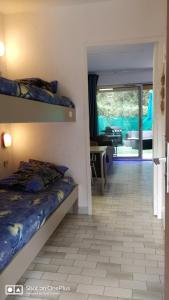 a bedroom with two bunk beds and a patio at STUDIO RDJ TERRASSE PISCINE SANARY SUR MER in Sanary-sur-Mer