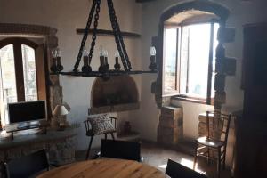 A television and/or entertainment centre at Residenza Monastero de' Medici