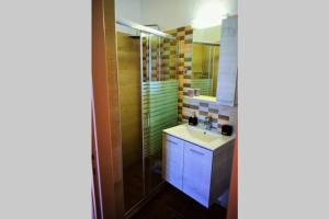 Кухня или мини-кухня в Meltemi Appartment
