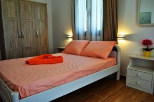 Кровать или кровати в номере Meltemi Appartment