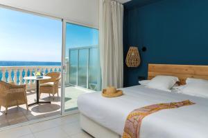a bedroom with a bed and a balcony with a view at Hotel Costa Brava in Platja  d'Aro