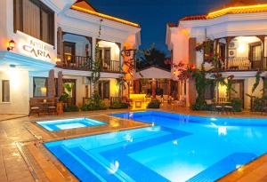 Der Swimmingpool an oder in der Nähe von Dalyan Hotel Nish Caria