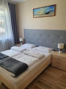 Posteľ alebo postele v izbe v ubytovaní Apartament na Wydmie Ustka