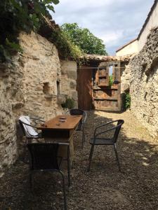 Patio alebo iná vonkajšia časť ubytovania Casa Rural La Casita del Río