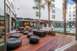 Shashi Hotel Mountain View Palo Alto内部或周边的泳池