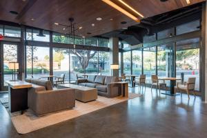Shashi Hotel Mountain View Palo Alto的休息区