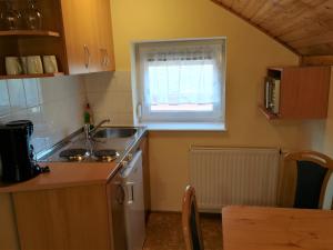 Kuchyň nebo kuchyňský kout v ubytování Apartman Mercédesz II.