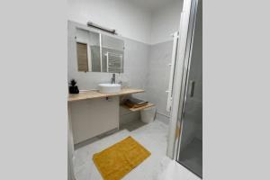 Ένα μπάνιο στο Petit appartement cosy à Troyes