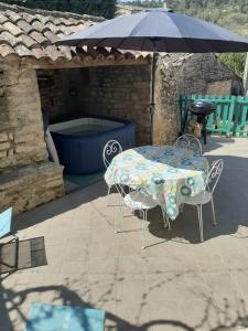 Patio nebo venkovní prostory v ubytování Gite au cœur du Luberon