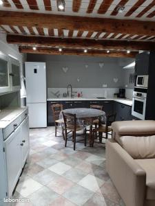 Kuchyň nebo kuchyňský kout v ubytování Gite au cœur du Luberon