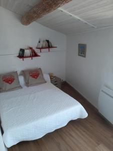 Postel nebo postele na pokoji v ubytování Gite au cœur du Luberon