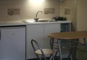 Kuchyňa alebo kuchynka v ubytovaní Víctor Hugo Central Apartment