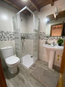 Ένα μπάνιο στο Apartamentos San Juan 1 +8 φωτογραφίες