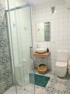 a bathroom with a sink and a toilet and a mirror at CONTRASTES RIBEIRA SACRA in Monforte de Lemos +28 photos