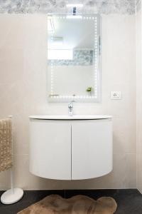 A bathroom at Dolce vista