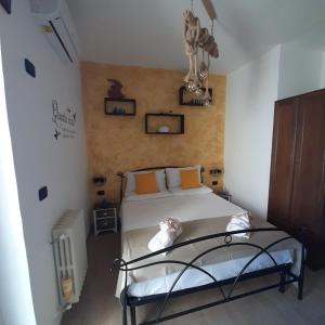 Łóżko lub łóżka w pokoju w obiekcie B&B Medusa House Gallipoli