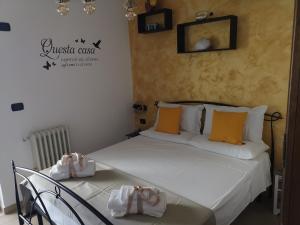 Łóżko lub łóżka w pokoju w obiekcie B&B Medusa House Gallipoli