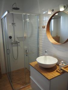 Koupelna v ubytování SlowHouse - dom z własną sauną!