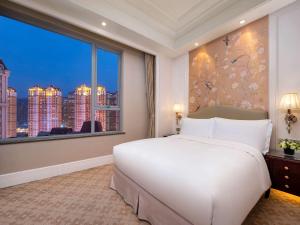 Postel nebo postele na pokoji v ubytování The Sebel Xining-Managed By Sofitel