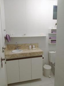 a bathroom with a sink and a toilet at Intermares na melhor localização in Cabedelo