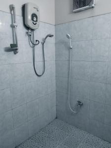 a bathroom with a shower with a shower head at Nhà Nghỉ Minh Quân in Ha Tien