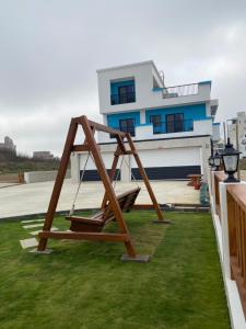 Sân chơi trẻ em tại Across the Ocean B&B