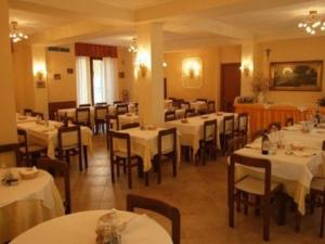 Restaurace v ubytování Albergo Natucci + 30 fotografií