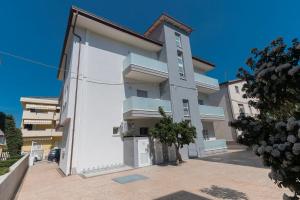 The building in which a panziókat is located