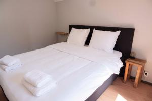 Postel nebo postele na pokoji v ubytování HOLT Hotel
