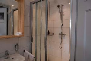Koupelna v ubytování HOLT Hotel