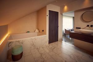 Koupelna v ubytování Van der Valk Hotel Emmeloord