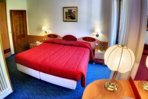 Postel nebo postele na pokoji v ubytování Albergo Miramonti