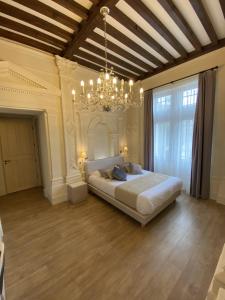 Ein Bett oder Betten in einem Zimmer der Unterkunft Château Pellisson